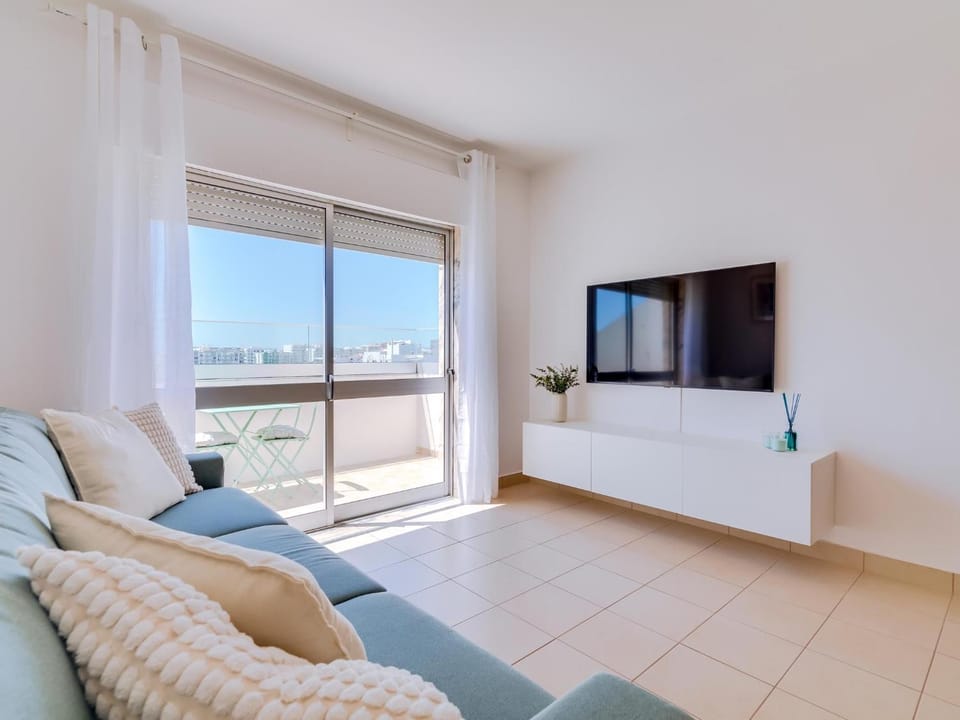 TV and multimedia, Living room, Seating area, Evening entertainment