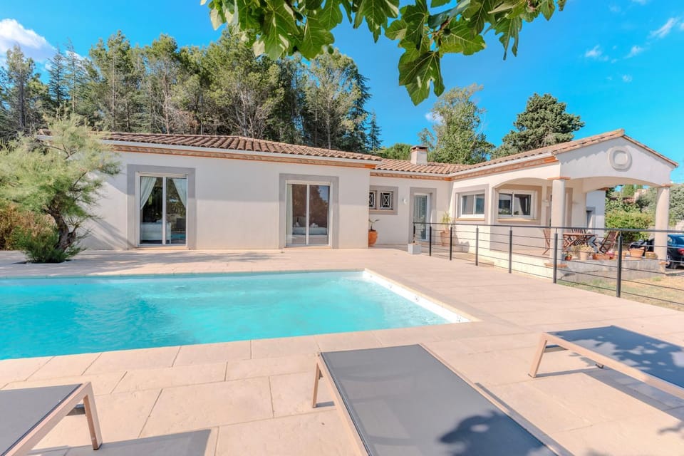 Garden view, Pool view, Swimming pool, sunbed