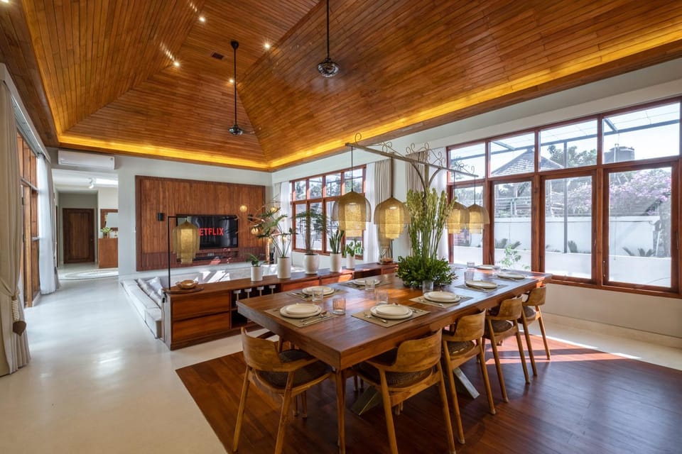 Seating area, Dining area
