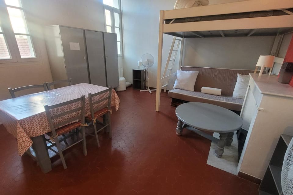 Lovely studio in the Remparts Apartment in Avignon
