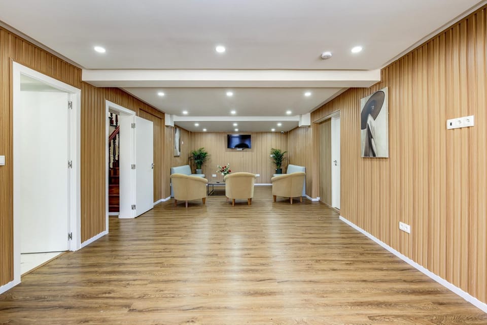 Communal lounge/ TV room