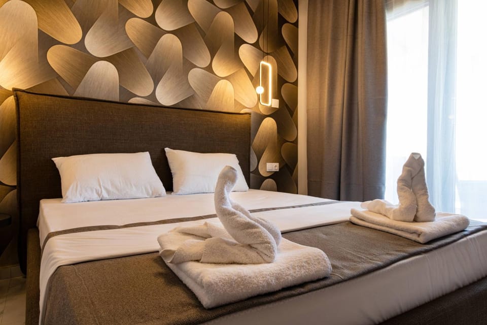 Bedroom, towels
