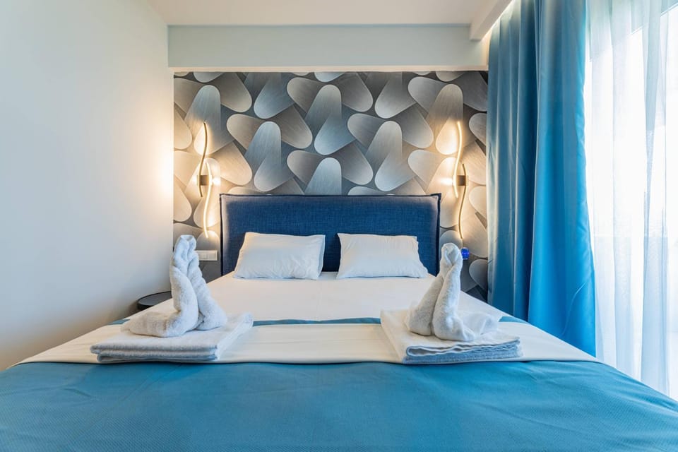 Bedroom, towels