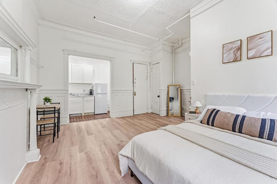 Spacious Washington Heights Studio Near Transit Apartment in Washington Heights