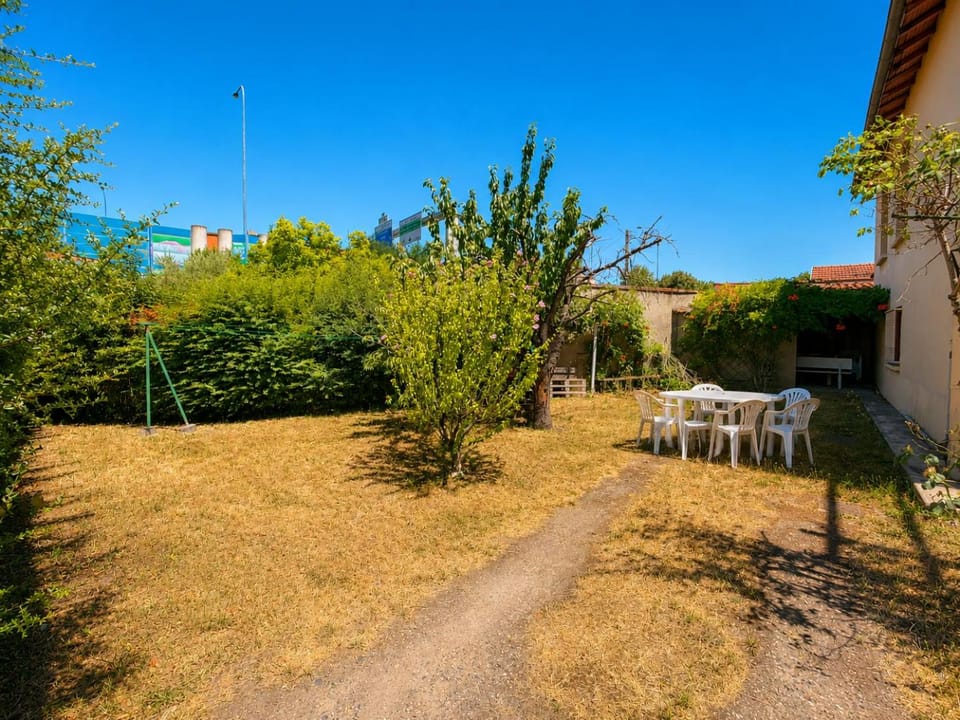 Spring, Day, Garden, Dining area, Garden view