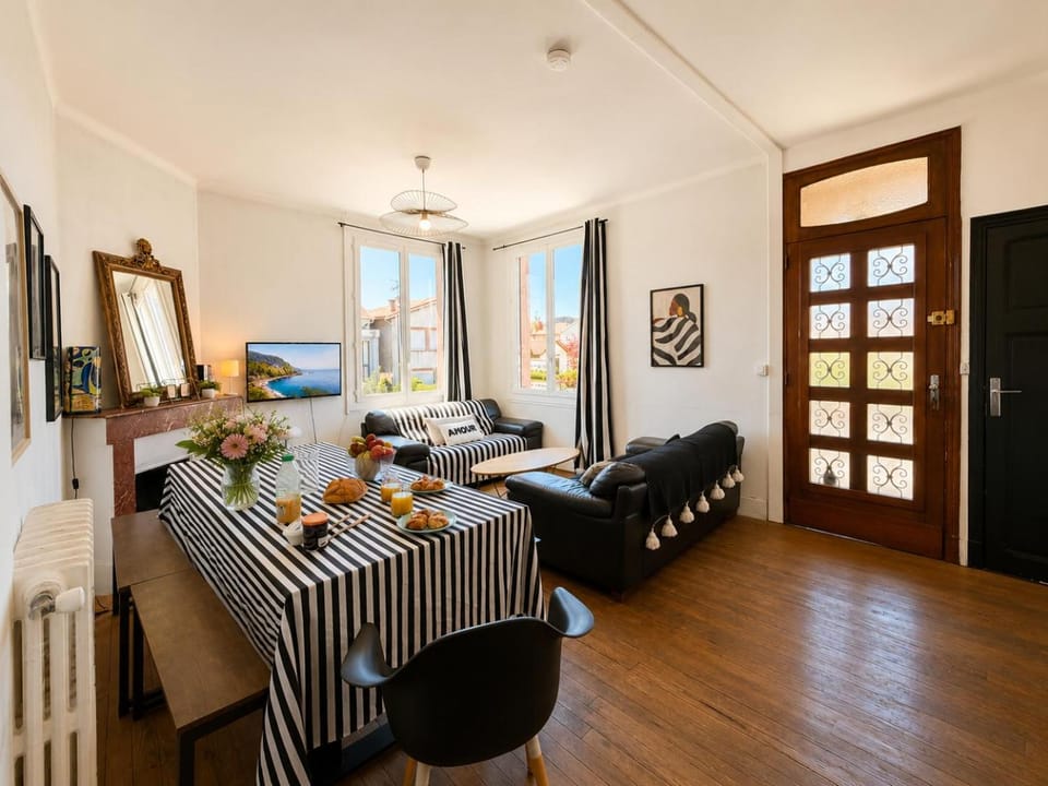 " Le Grand Biarritz " Jardin - Parking - WIFI House in Toulouse