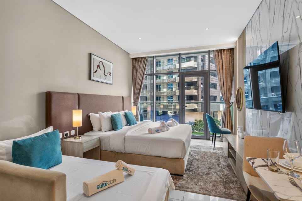 Bed, TV and multimedia, Living room, Photo of the whole room, Seating area, Bedroom