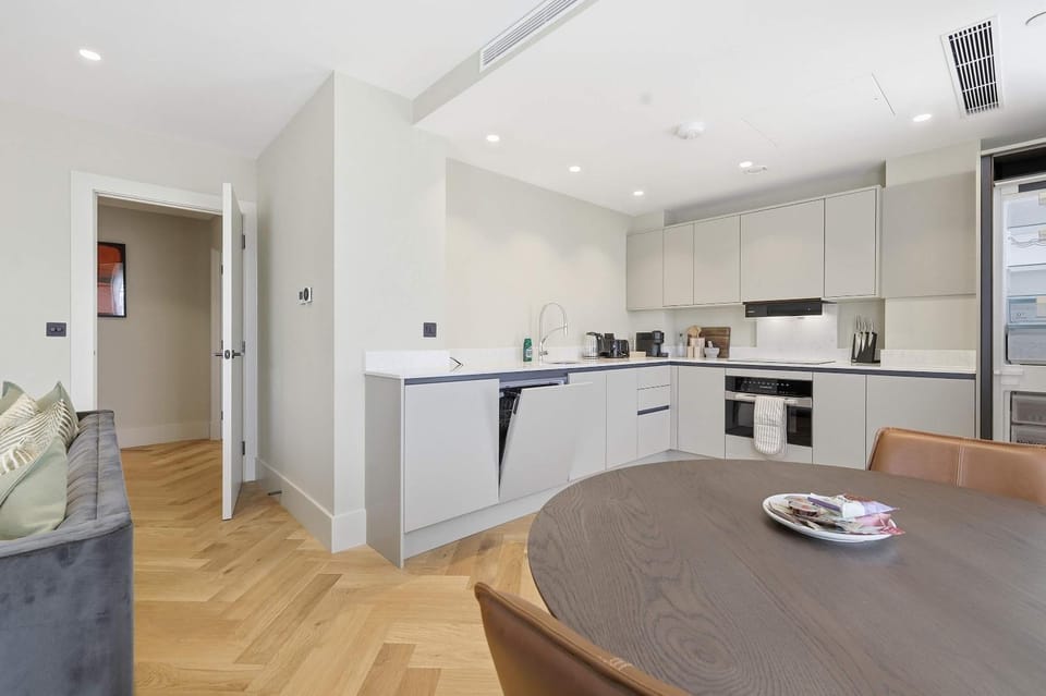 Cheyne Olivera l Luxury Chelsea Retreat with Thames View Apartment in London