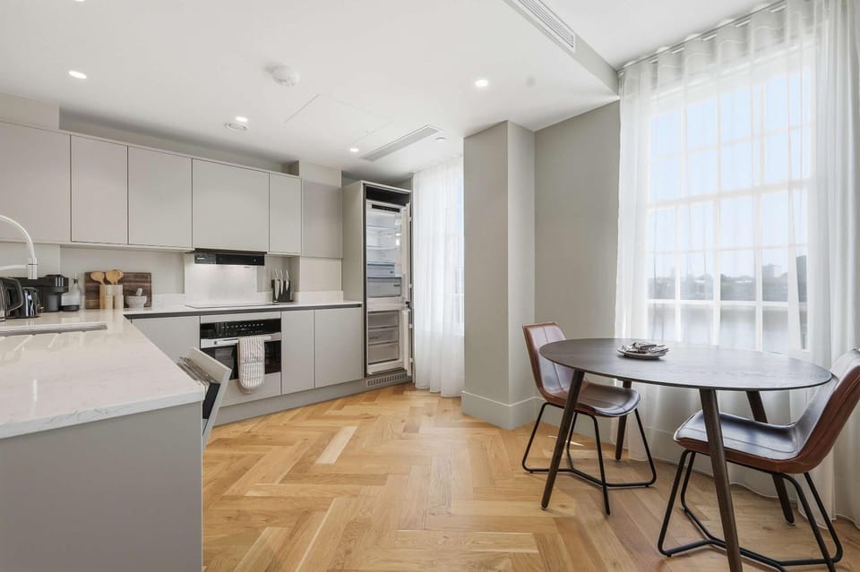 Cheyne Olivera l Luxury Chelsea Retreat with Thames View Apartment in London