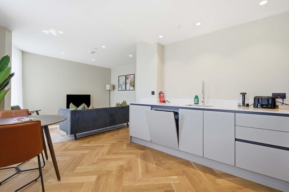 Cheyne Olivera l Luxury Chelsea Retreat with Thames View Apartment in London