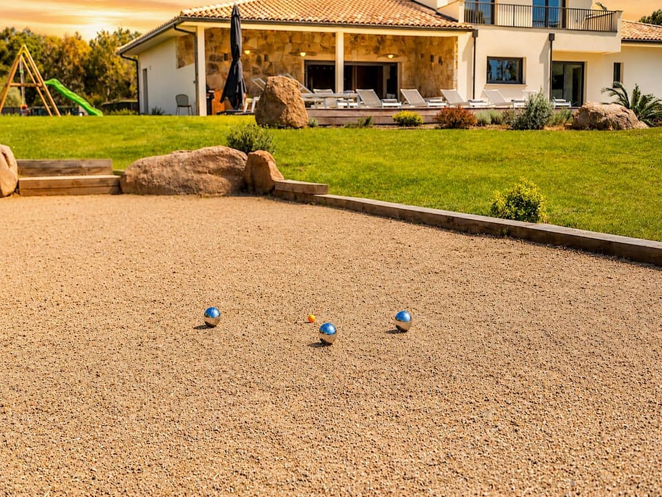 Property building, Spring, Day, Natural landscape, Garden, Garden view