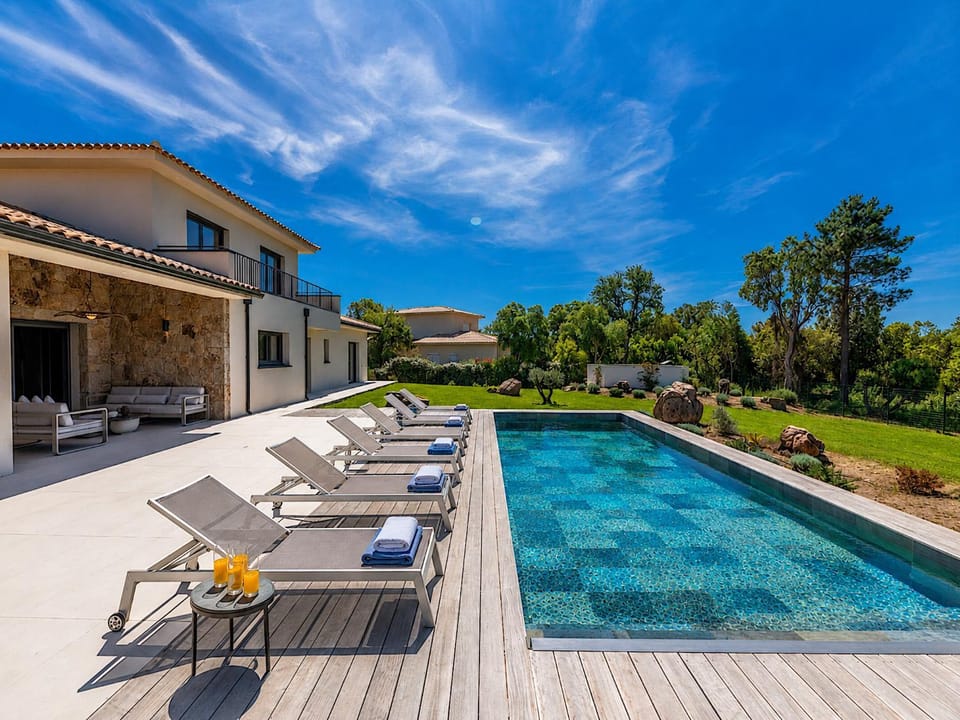 Property building, Patio, Spring, Day, Natural landscape, Garden, Garden view, Pool view, Swimming pool, sunbed