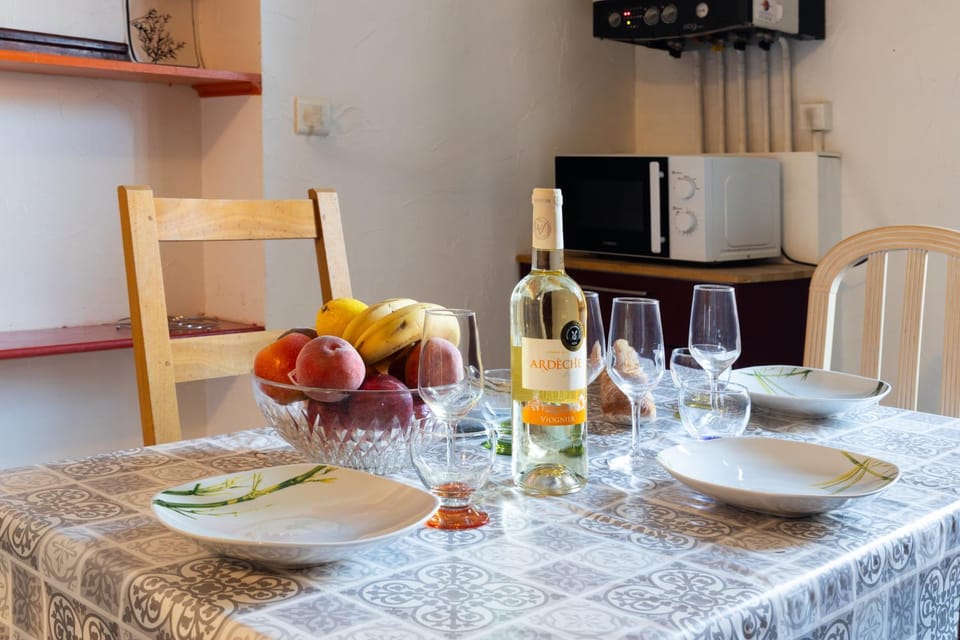 Dining area, Meals