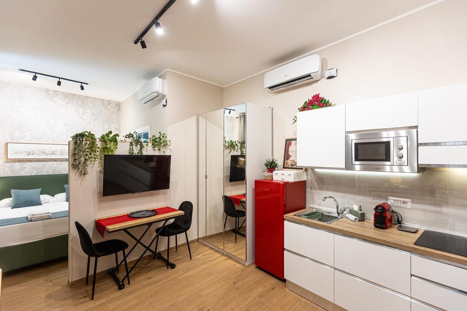 Coffee/tea facilities, microwave, kitchen
