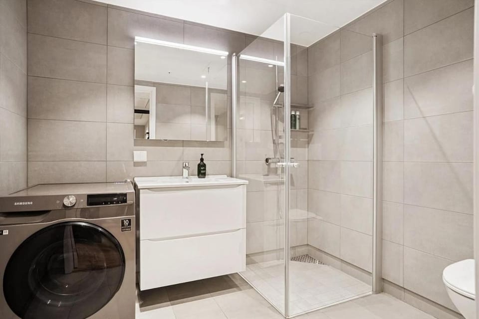 Shower, Toilet, Bathroom, towels, washing machine, dryer