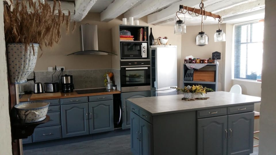 Kitchen or kitchenette, Living room