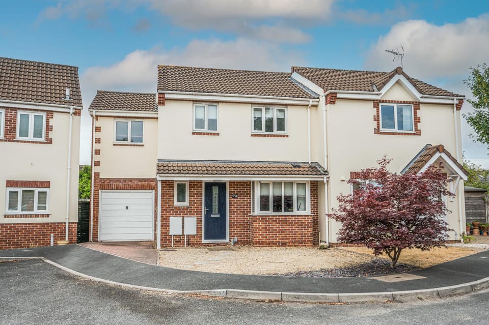 Property building, Day, Street view, pet friendly