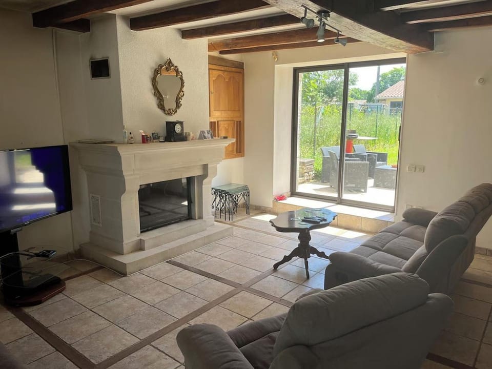 Communal lounge/ TV room, TV and multimedia, Seating area, Dining area