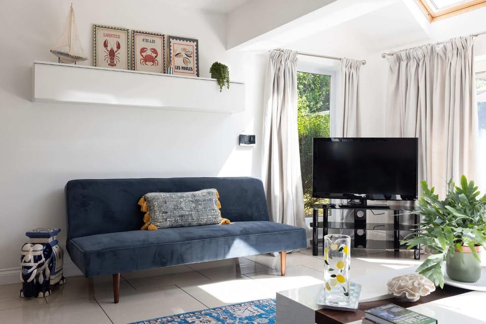 West Wittering Beach House Garden & Parking House in Elms Lane