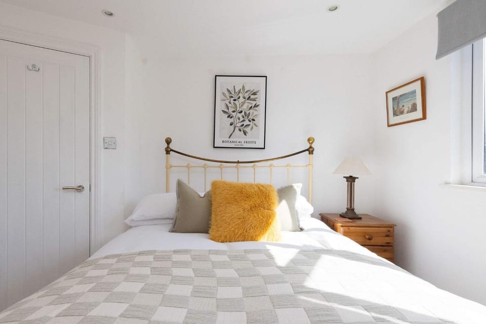 West Wittering Beach House Garden & Parking House in Elms Lane