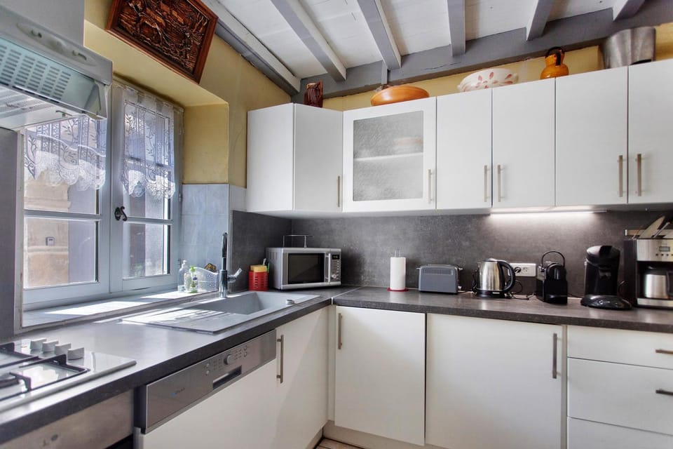 Kitchen or kitchenette, Living room