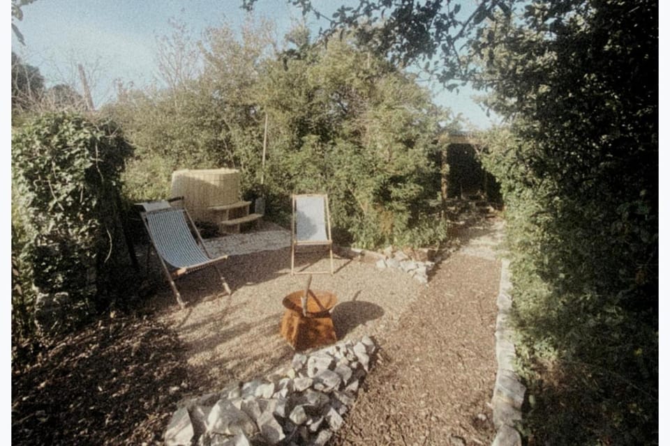 Pet Friendly Shepherd's Hut Sleeps 2 with Hot Tub House in Taunton Deane