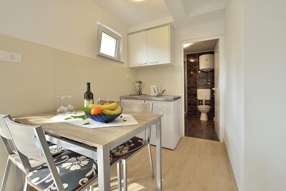 Property building, Kitchen or kitchenette, Living room
