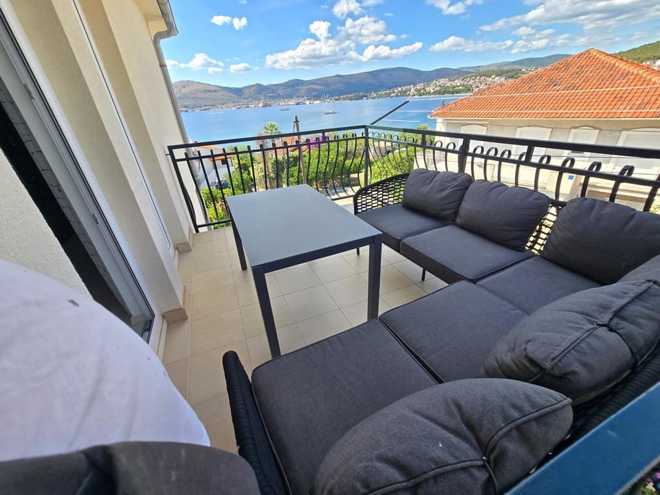 Lux Adriatica Apartment in Okrug Gornji