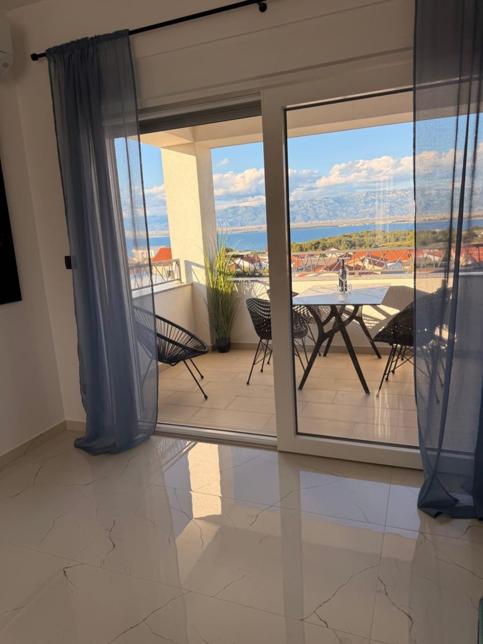 Balcony/Terrace, Living room, Seating area, Sea view