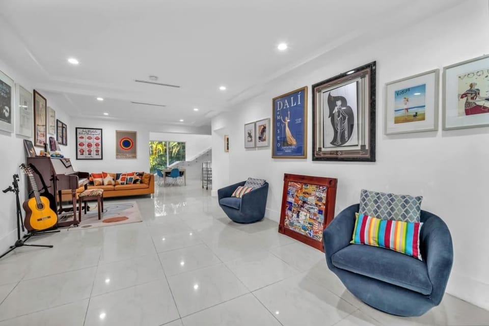 Pop Art Paradise Coconut Grove Pool Villa House in Coconut Grove