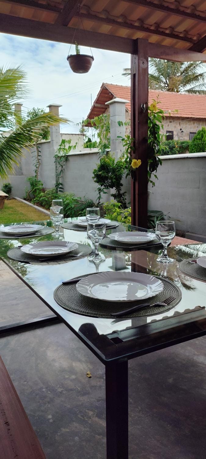Patio, Day, Dining area