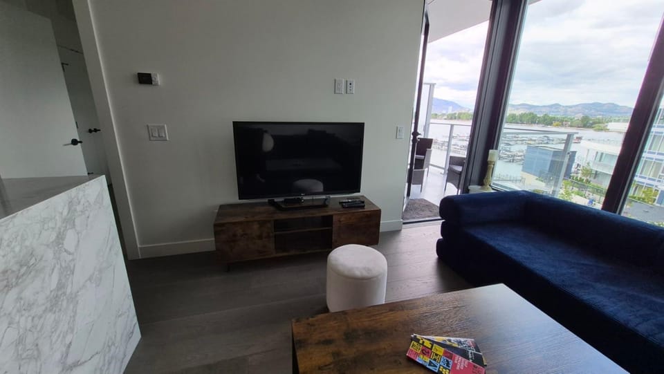 Kelowna Aqua Waterfront Rental Apartment in Kelowna