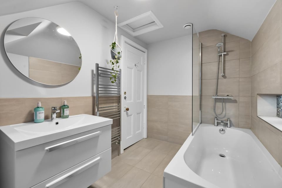 Shower, Toilet, Bathroom, Bath, towels