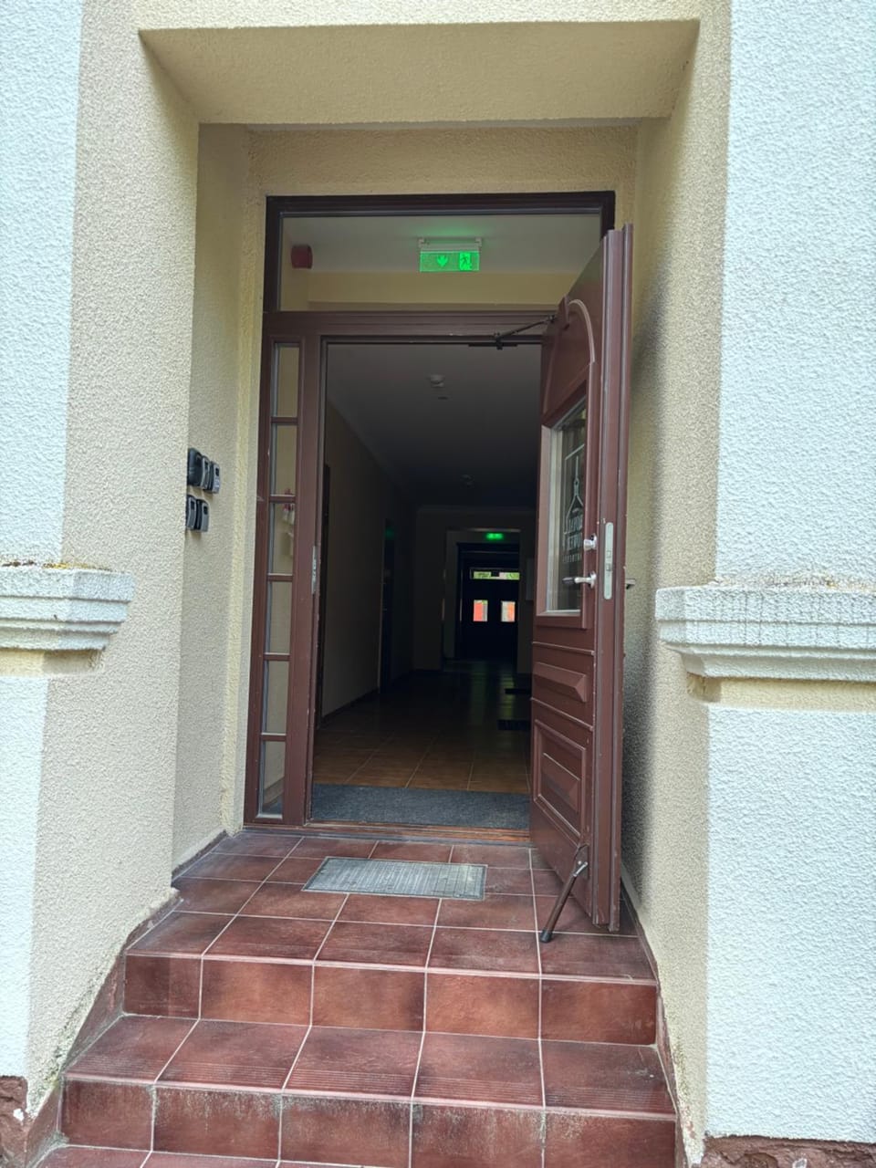 Facade/entrance