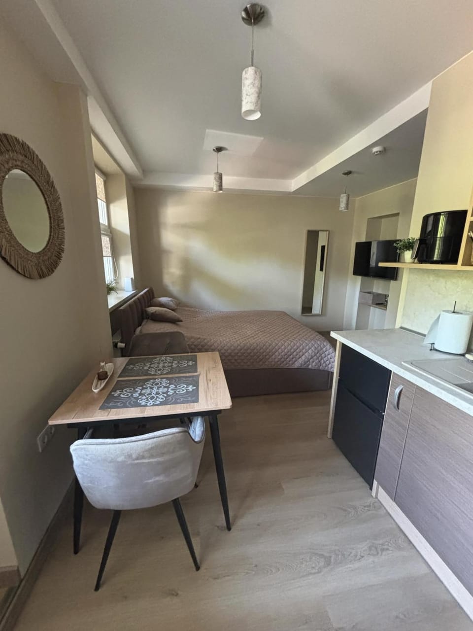 Kitchen or kitchenette, Dining area