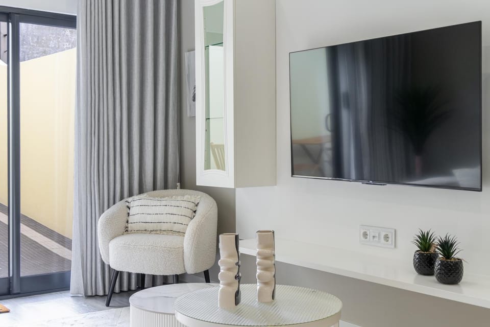 Communal lounge/ TV room, TV and multimedia, Living room
