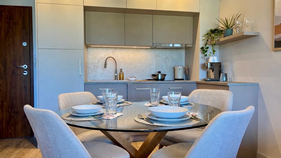 Kitchen or kitchenette, Living room, Dining area