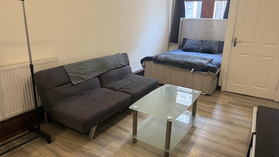4 Person 10-Minute City Escape Apartment near Hampden Park Stadium Apartment in Glasgow