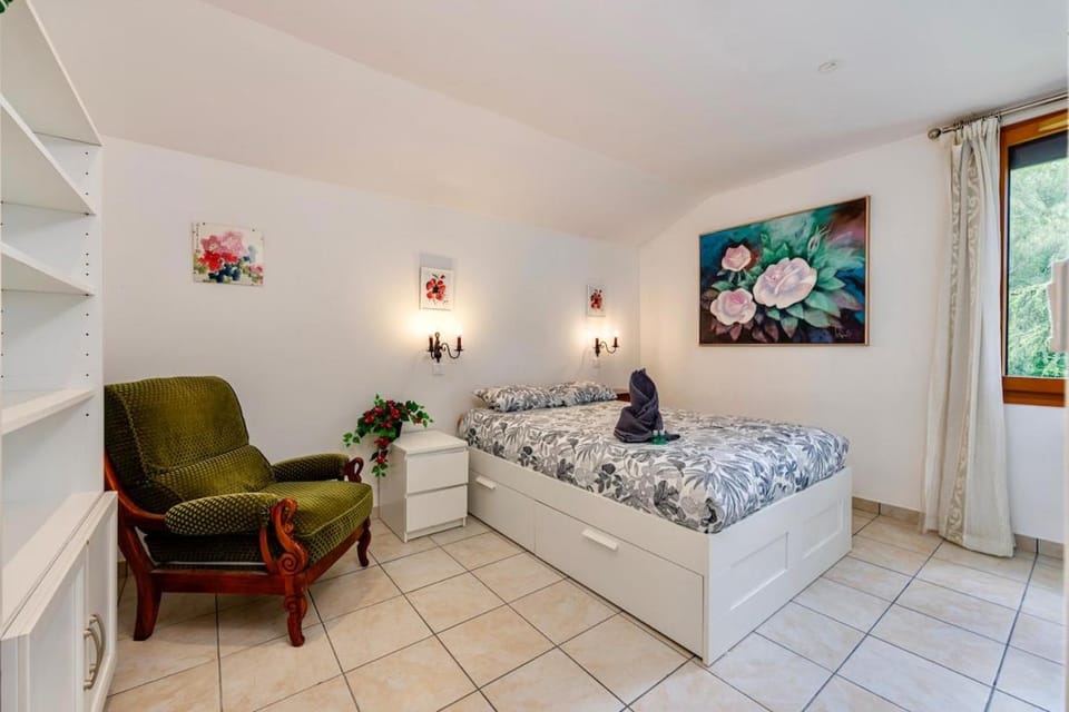 Le Refuge Verdoyant - Close to Switzerland & Spacious Apartment in Haute-Savoie