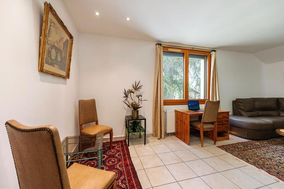 Le Refuge Verdoyant - Close to Switzerland & Spacious Apartment in Haute-Savoie