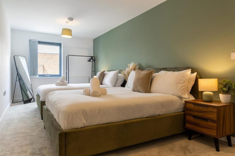 Modern York Apartment - Free Parking - Sleeps 7 Apartment in York