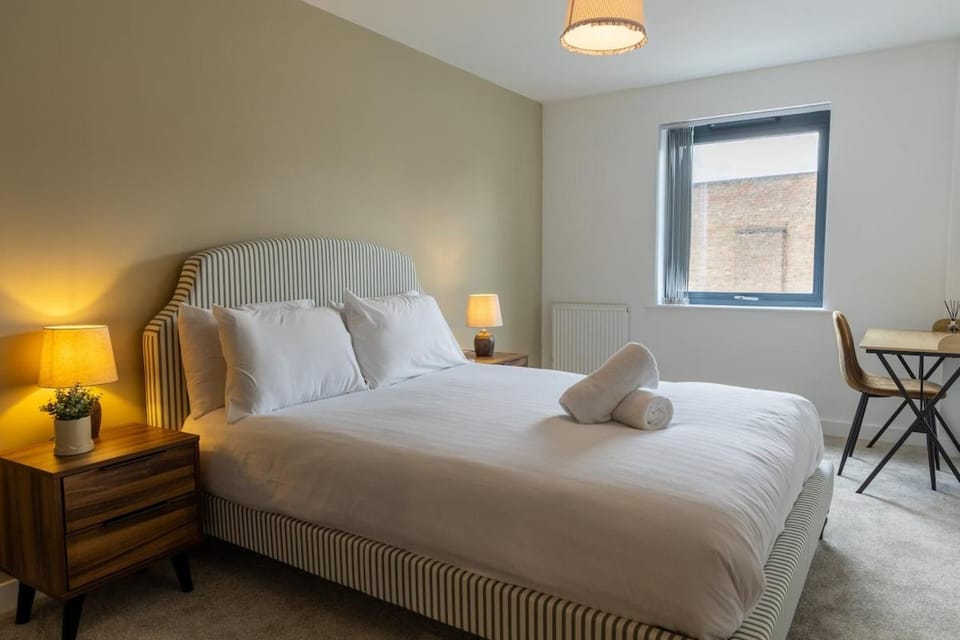 Modern York Apartment - Free Parking - Sleeps 7 Apartment in York