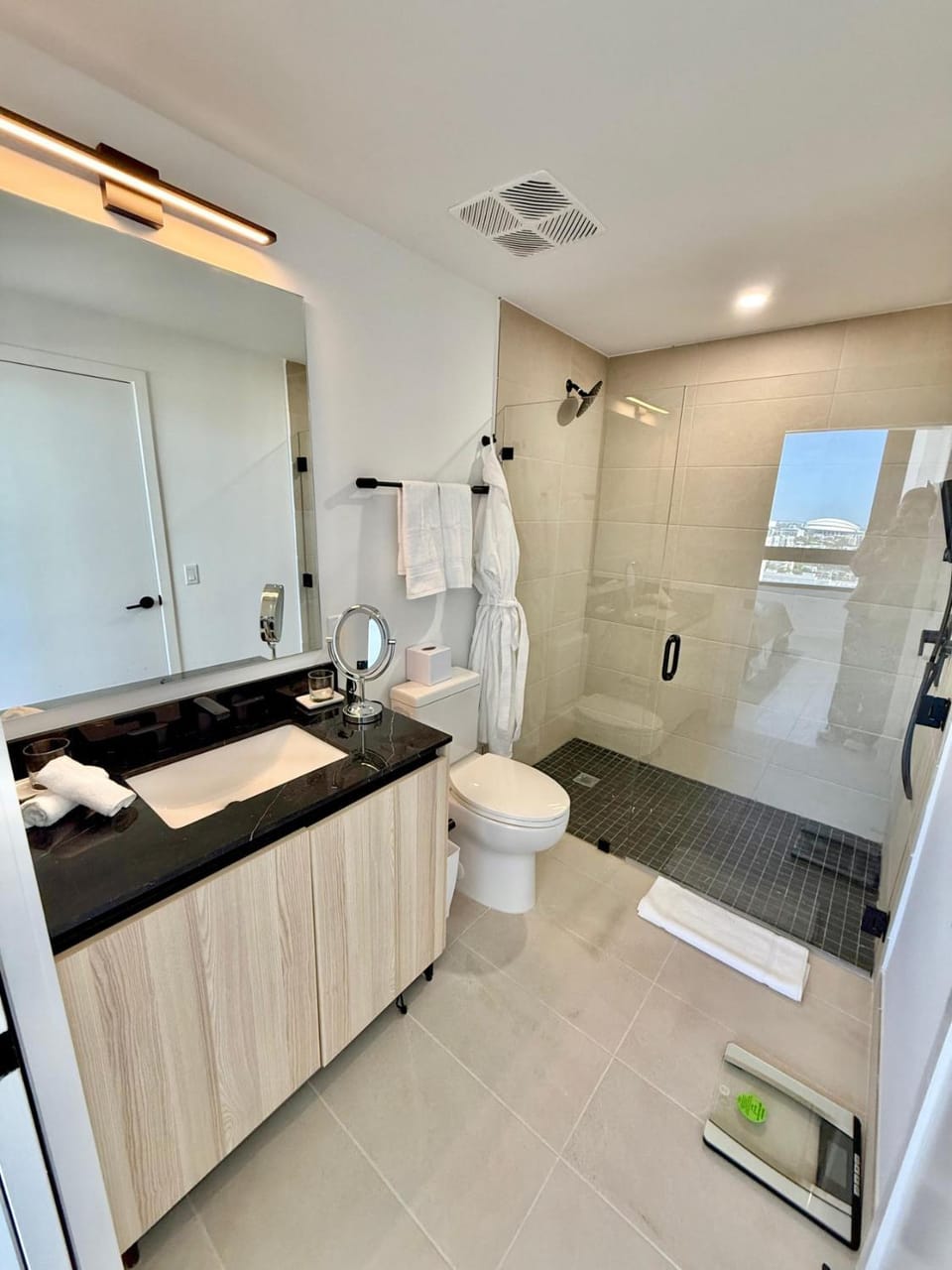 District 2302 Modern 1 Master Bedroom Apartment in Miami