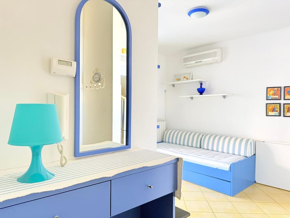 P102 - Porto Recanati, monolocale fronte mare con terrazza Apartment in Porto Recanati