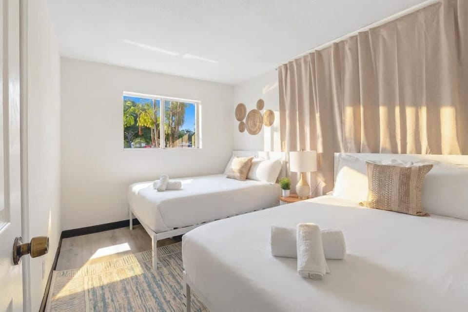 Spacious 2BR Near Beach Airport & Las Olas Apartment in Dania Beach