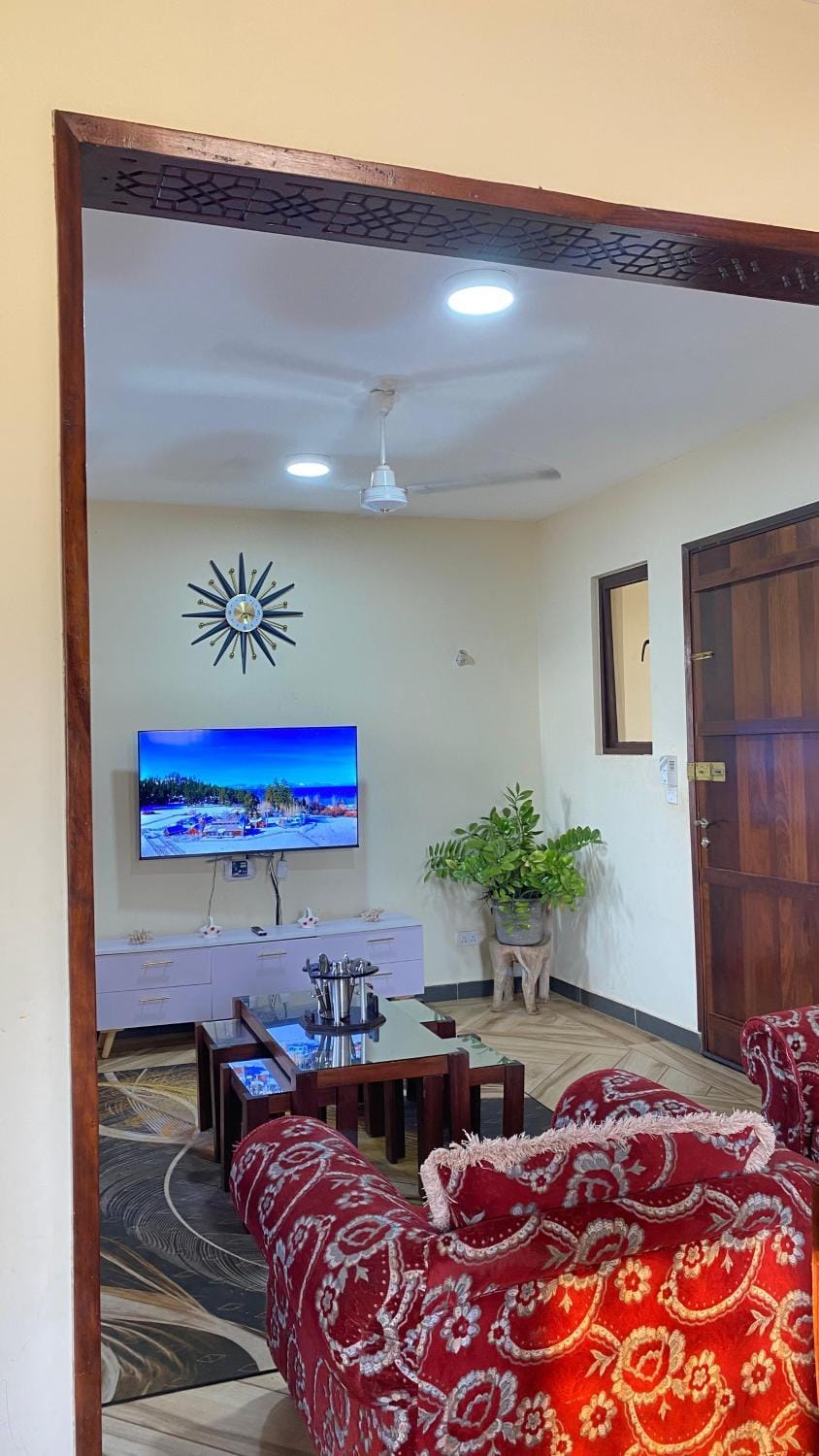 BEAUTIFUL PRIVATE LUXURY VILLA WITH SWIMMING POOL,WIFI and GARDEN Villa in Mombasa