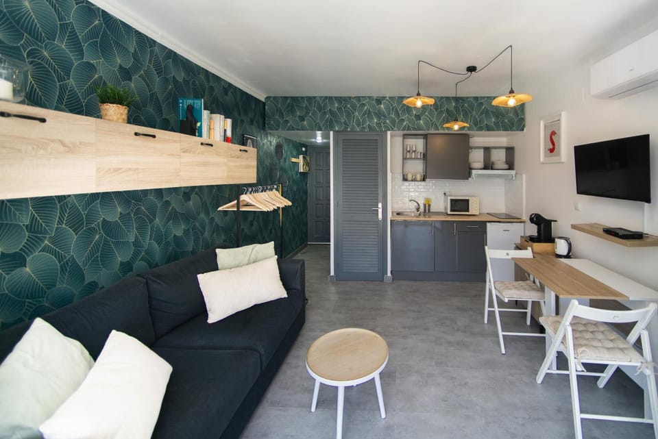 Kitchen or kitchenette, Living room