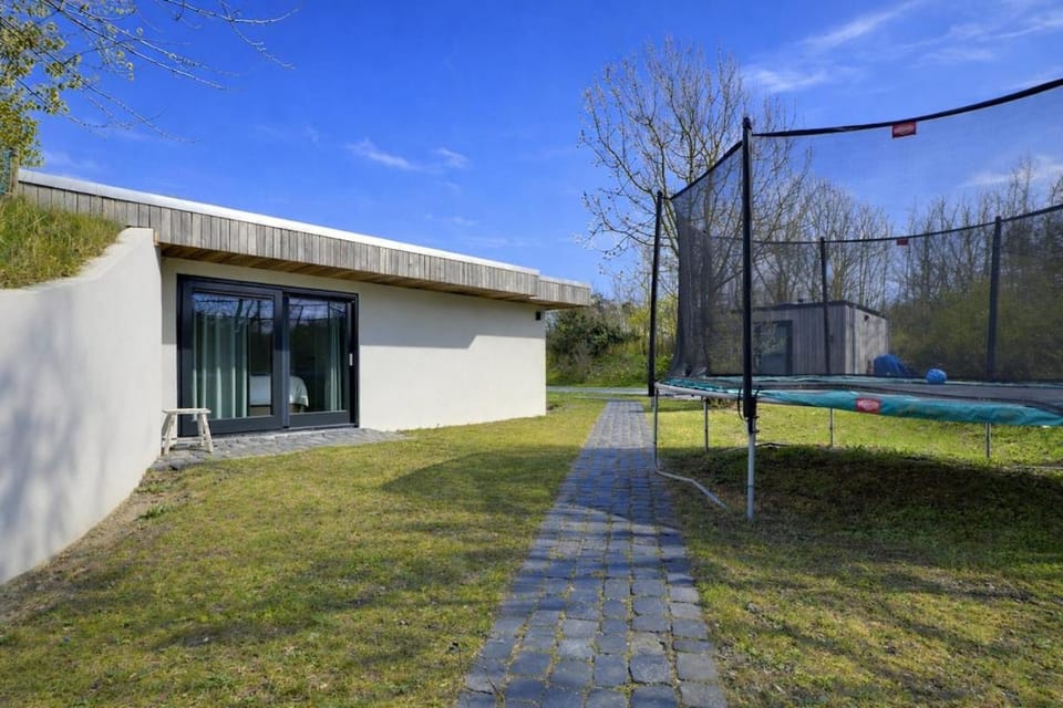 Luxe duinvilla met zwembad bij het strand House in Ouddorp