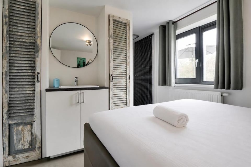 Luxe duinvilla met zwembad bij het strand House in Ouddorp