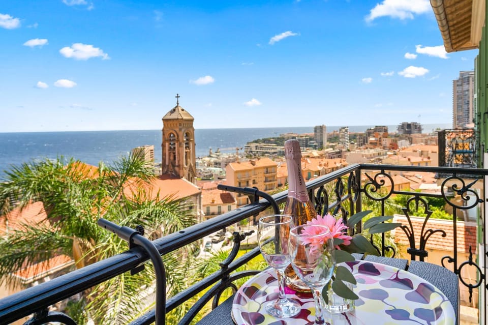 View (from property/room), Balcony/Terrace, Dining area, City view, Sea view